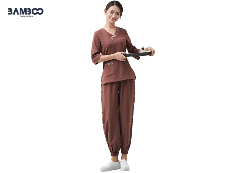 Quần áo spa nâu viền họa tiết