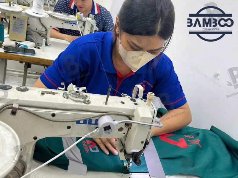 Chọn xưởng may áo thun đồng phục áp dụng quy trình sản xuất và công nghệ hiện đại đảm bảo độ chính xác cao
