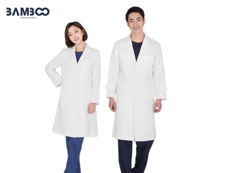 Áo blouse bác sĩ cao cấp may từ vải kháng khuẩn cao cấp, form thoáng chuẩn y khoa và màu trắng tinh tế