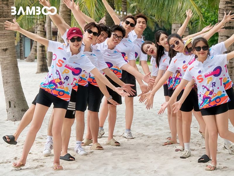 Đồng phục team building cần co giãn tốt, thoải mái, màu sắc nổi bật và in ấn bền đẹp