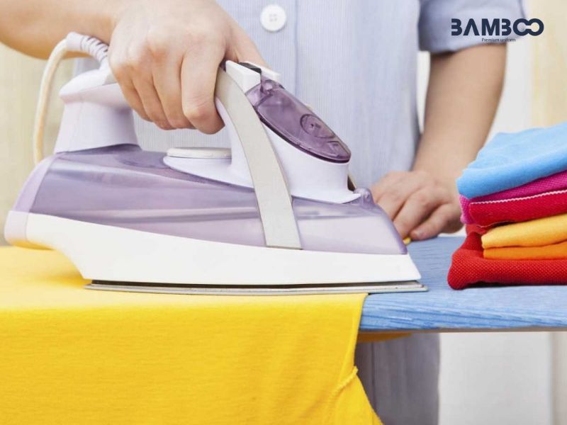 Cách ủi áo thun đồng phục công sở