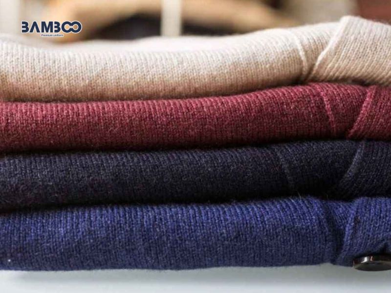 Vải cashmere mềm mại, giữ ấm tốt, nhẹ nhưng giá cao và cần bảo quản cẩn thận