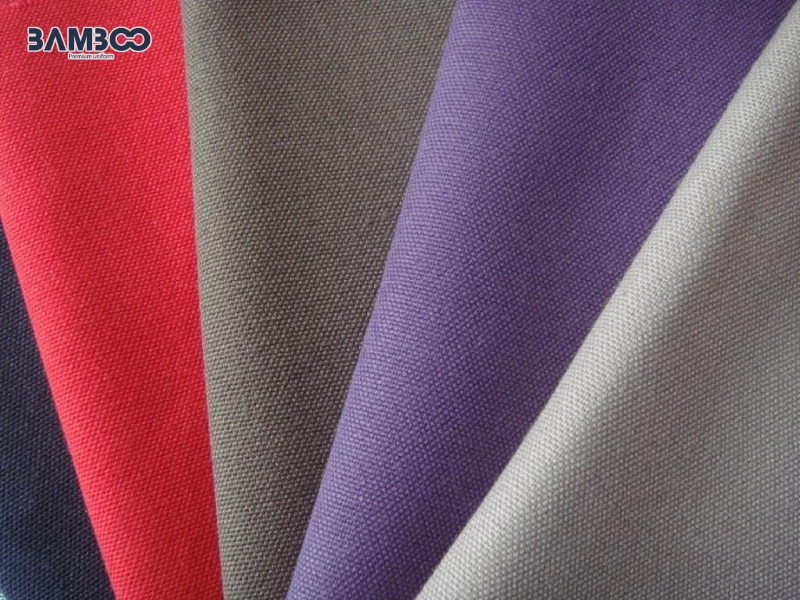 Vải kaki thun bền, co giãn, ít nhăn nhưng khá đứng phom và có giá cao hơn vải thường