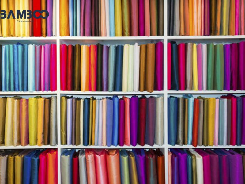 Vải Duramax là chất liệu polyester bền đẹp, ít nhăn, giữ màu tốt và phù hợp may đồng phục