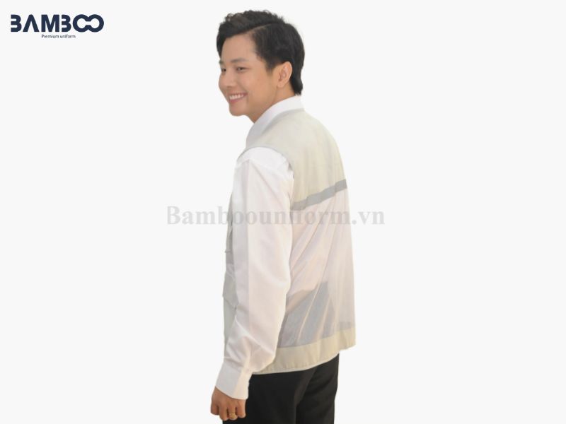 Vải may gile bảo hộ cần bền, đứng form, dễ vệ sinh và phù hợp môi trường làm việc