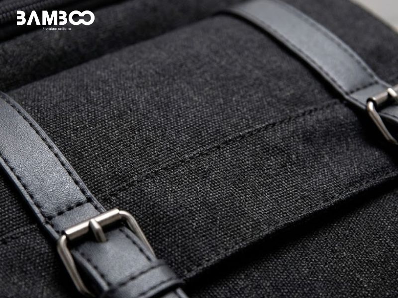 Chất vải balo đồng phục nắp gập đen đáp ứng nhu cầu từ nhẹ bền đến chống thấm cao