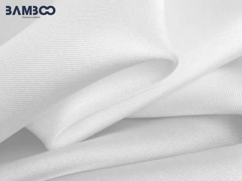 Đồng phục bác sĩ bệnh viện nên may bằng vải kaki thun, Kate Ford, Lon Mỹ, Bamboo hoặc cotton pha polyester bền thoáng