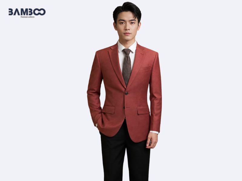 Giá may vest nam đỏ đô tùy chất liệu, thiết kế và số lượng