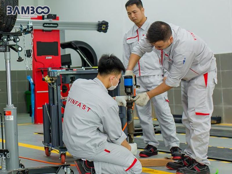 Đồng phục ô tô VinFast giúp nhận diện nhân viên, đồng bộ hình ảnh và phù hợp từng vị trí công việc