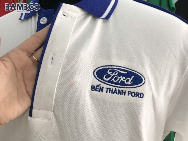 Logo trên đồng phục hãng xe hơi giúp tăng nhận diện thương hiệu, tạo sự đồng bộ và nâng cao tính chuyên nghiệp