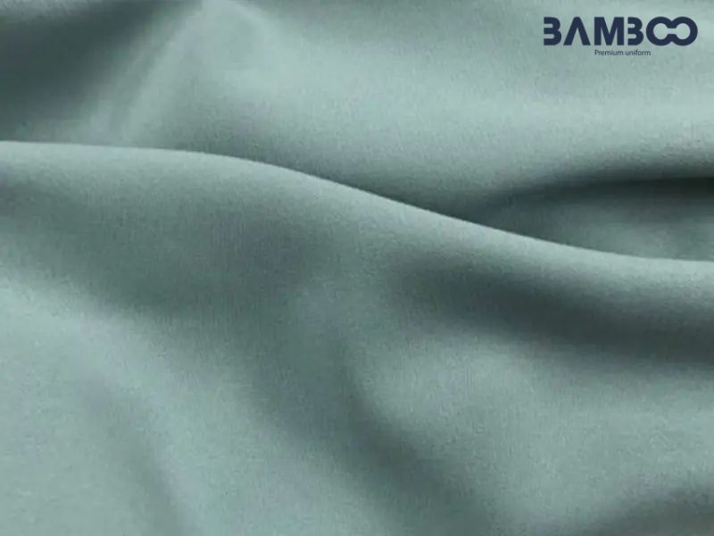 Vải tuyết mưa nổi bật với bề mặt mịn, co giãn tốt và khó phân biệt mặt trái phải