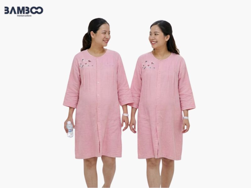 Váy đầm cài nút giúp sản phụ dễ thay mặc, thuận tiện thăm khám và chăm sóc sau sinh