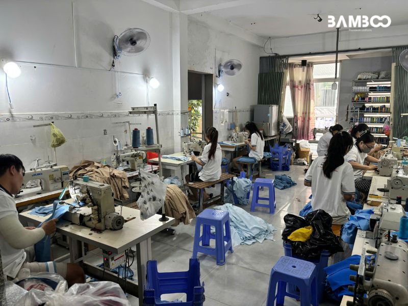 Bamboo Uniform tự hào sở hữu hệ thống xưởng may hiện đại đặt tại TP.HCM được đầu tư đồng bộ về cơ sở vật chất và công nghệ tiên tiến