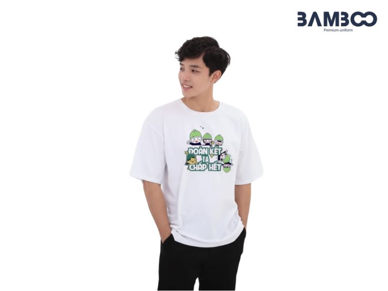Áo thun team building trắng thể hiện tinh thần đoàn kết, khởi đầu mới và hình ảnh thương hiệu chuyên nghiệp