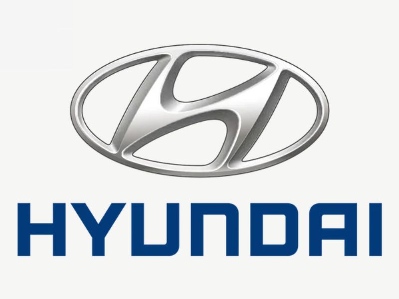 Logo Hyundai với chữ H cách điệu, khung oval và màu sắc đặc trưng, thể hiện sự kết nối, nhận diện thương hiệu