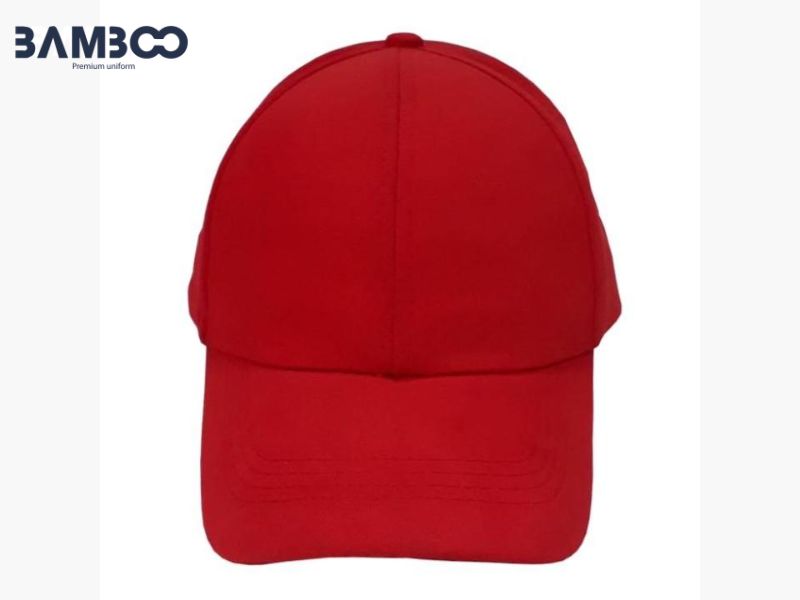 Màu đỏ nón đồng phục tượng trưng năng lượng, may mắn và dễ nhận diện thương hiệu