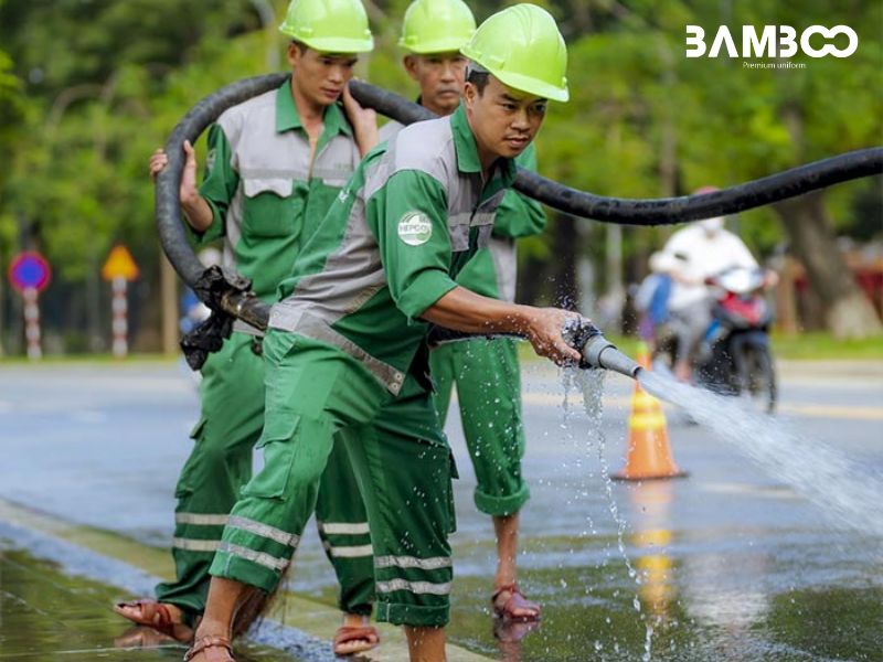 Đồng phục giúp bảo vệ sức khỏe công nhân vệ sinh