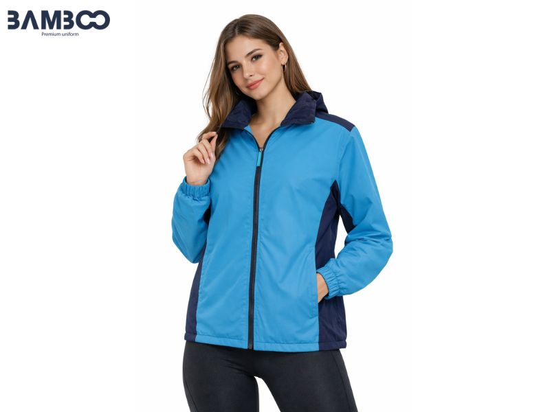 Chi phí áo khoác gió xanh dương đồng phục phụ thuộc vải, số lượng và kỹ thuật