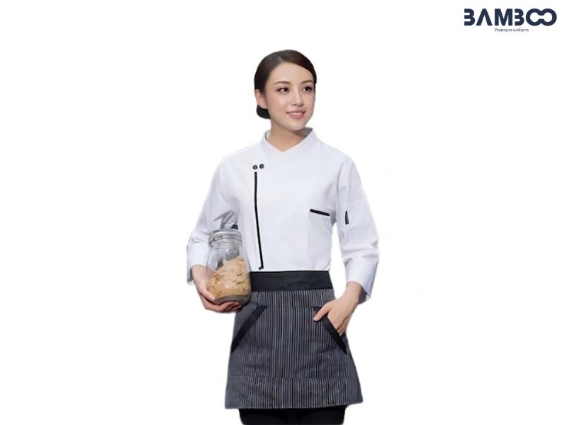 Đồng phục bếp trắng tối giản, viền đen nổi bật, thoáng mát, chuyên nghiệp