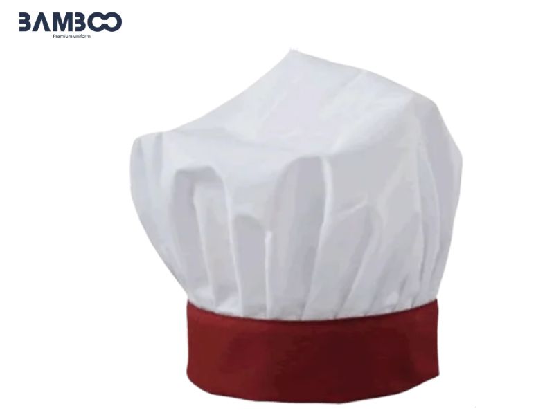 Mũ bếp xếp ly trắng vành đỏ nổi bật, đứng form đẹp, thoáng mát, bền và đảm bảo vệ sinh