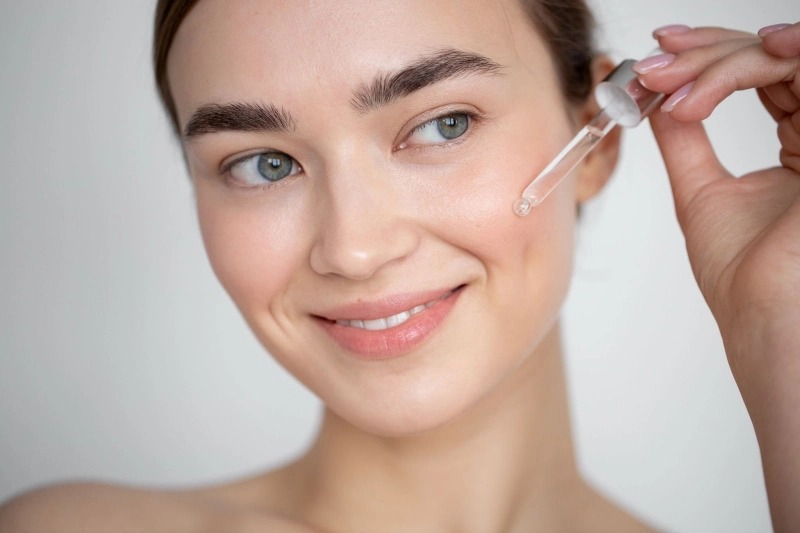 Có nên sử dụng serum tái tạo da không