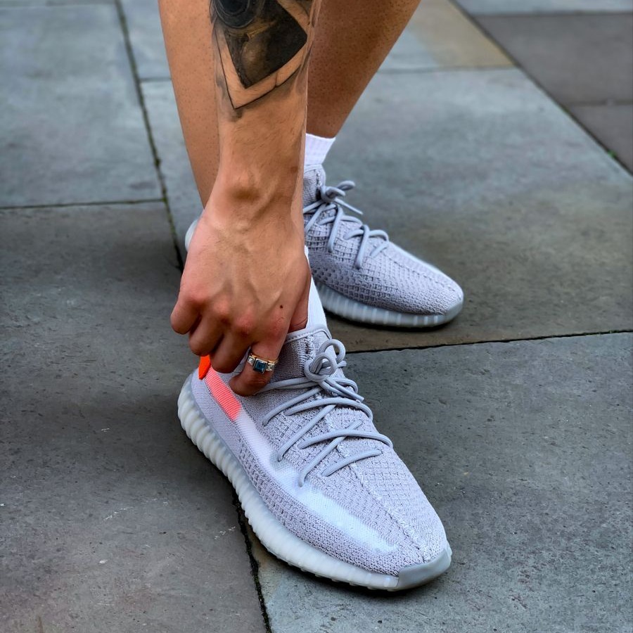 yeezy boost 350 v2 tail