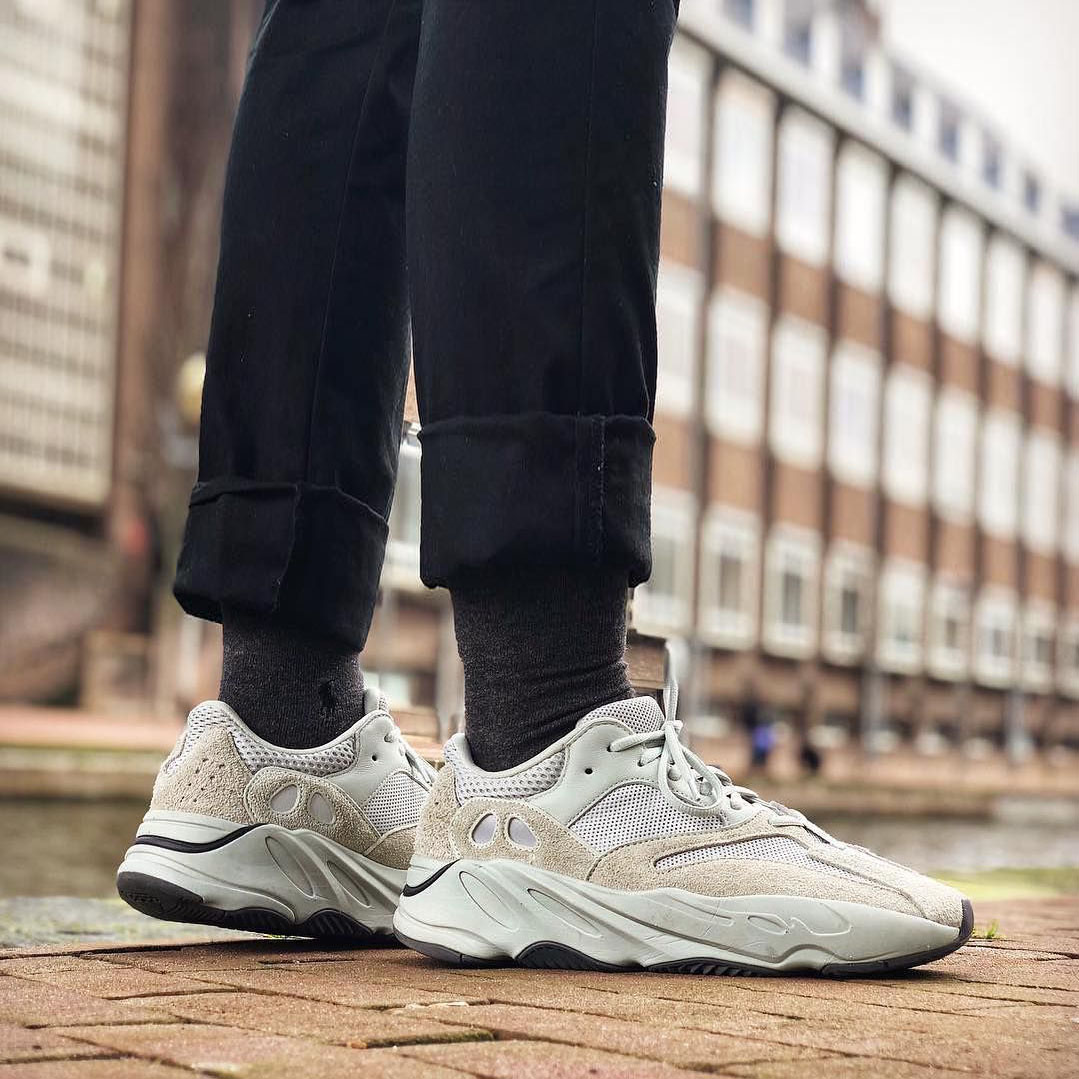 Yeezy Boost 700 'Tinh Thể' | Duyet Fashion