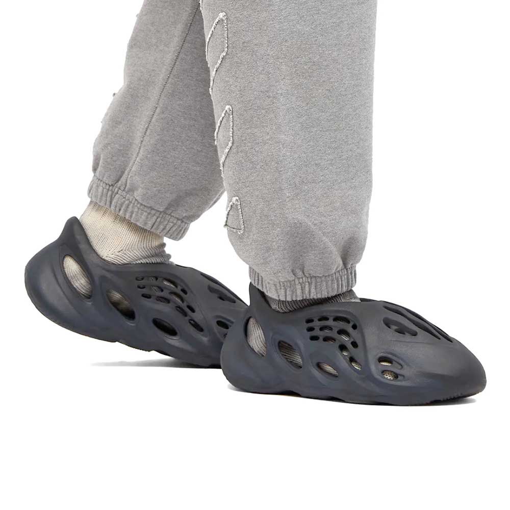 mineral blue foam runner outfit