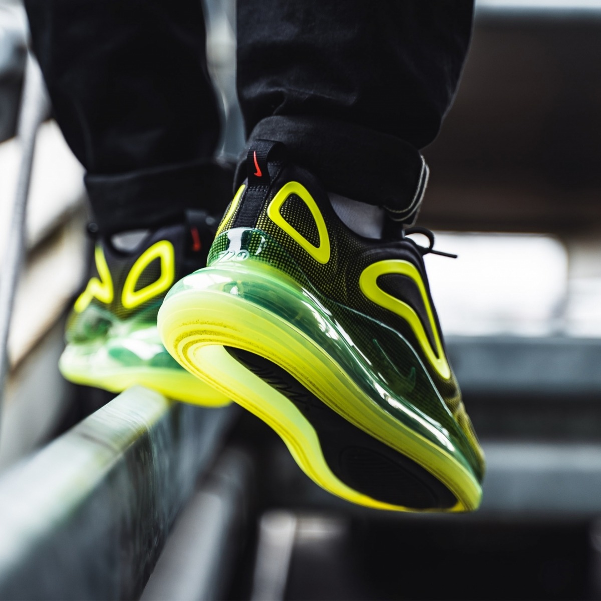 nike air max 720 neon