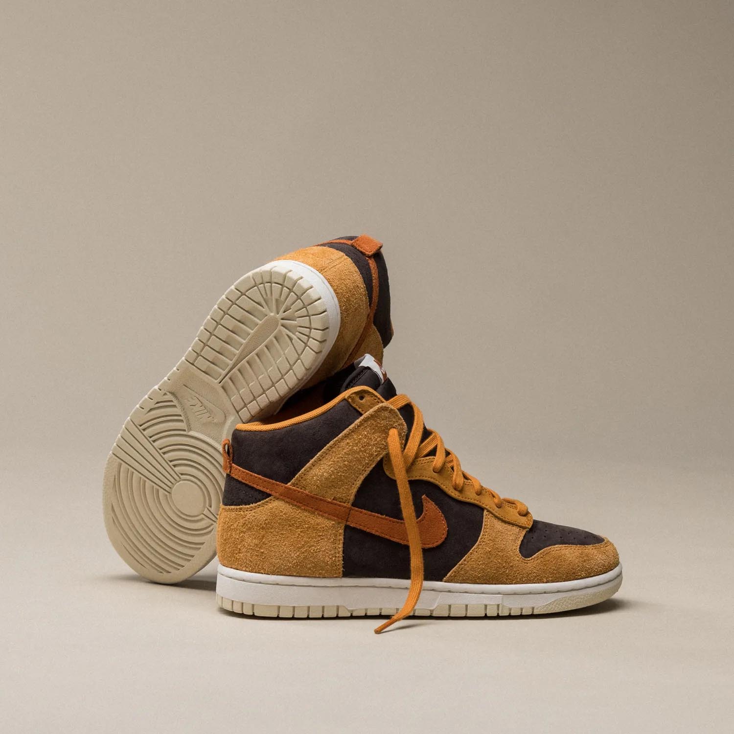 dunk high dark curry stock x