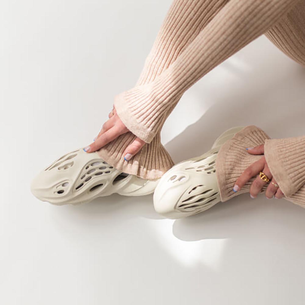 Shoe Foam Runner Sand On Feet HOT Yeezy Foam Runner Sand On Feet