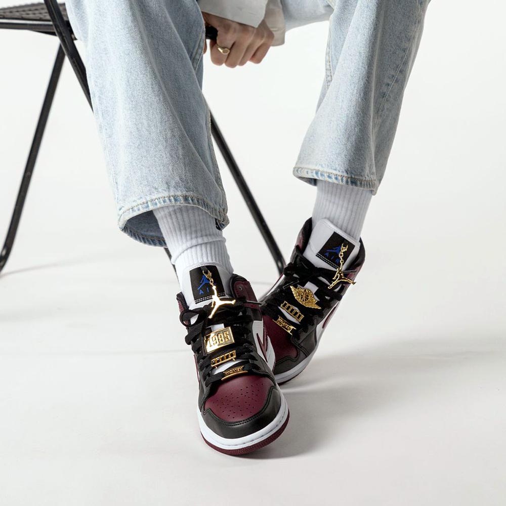 Jordan 1 Mid SE 'Gold Pendants' Duyet Fashion