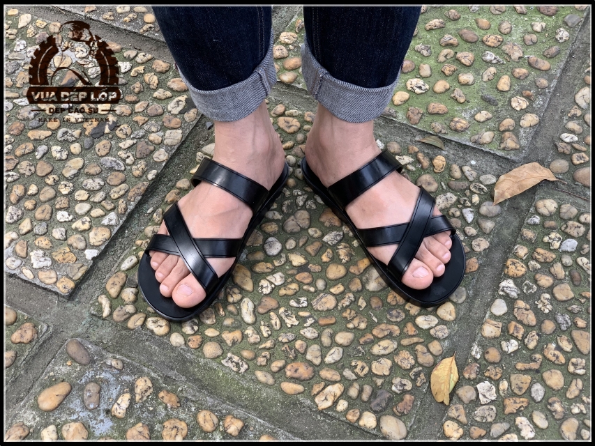 Giá heo hơi thấp thảm hại khi nông dân phải cạnh tranh với doanh nghiệp