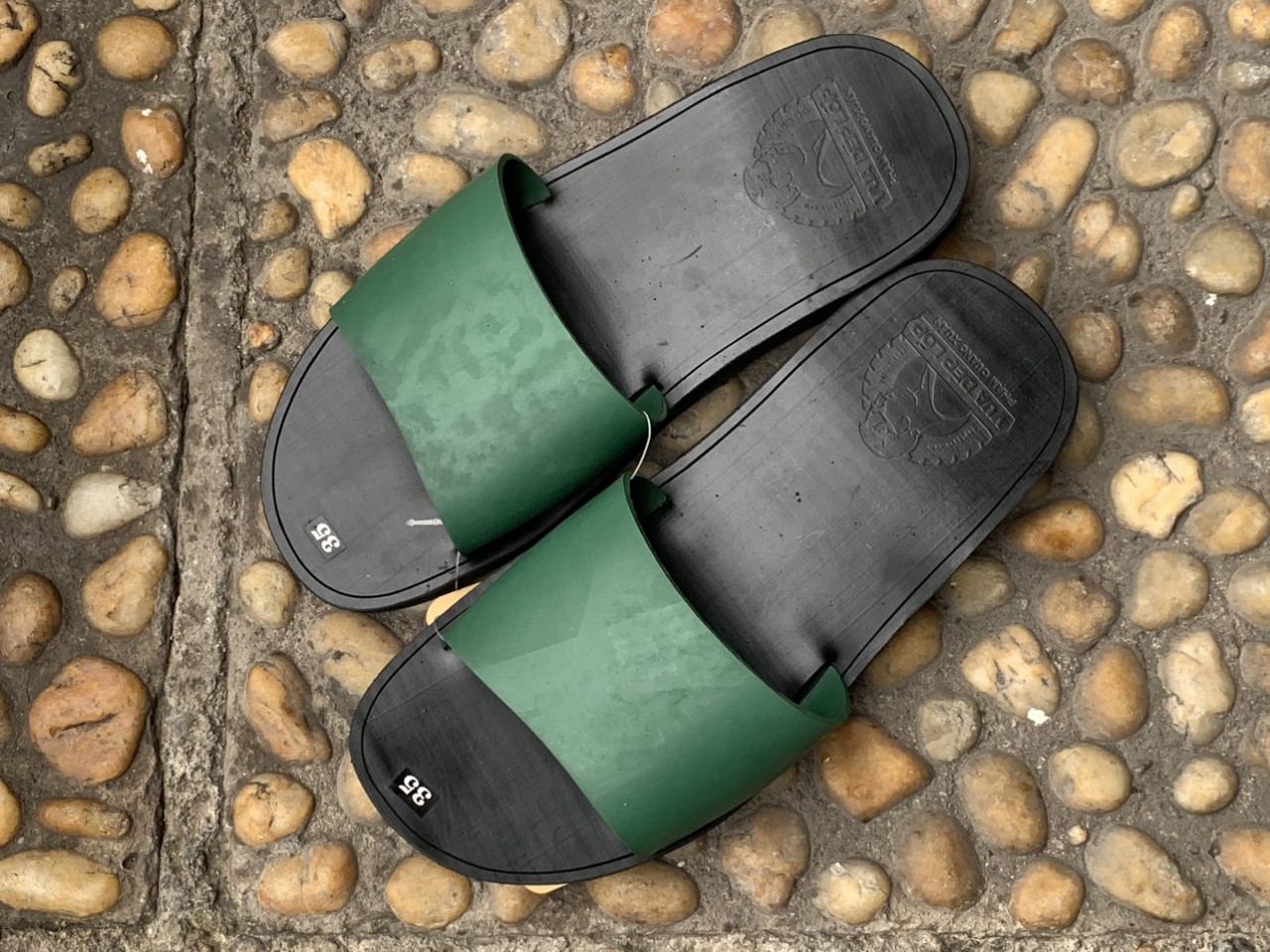 Dù 61% người dân đã được tiêm 2 mũi vaccine Covid-19, Israel đang phải chứng kiến số ca nhiễm tăng cao chưa từng thấy Dù 61% người dân đã được tiêm 2 mũi vaccine Covid-19, Israel đang phải chứng kiến số ca nhiễm tăng cao chưa từng thấy