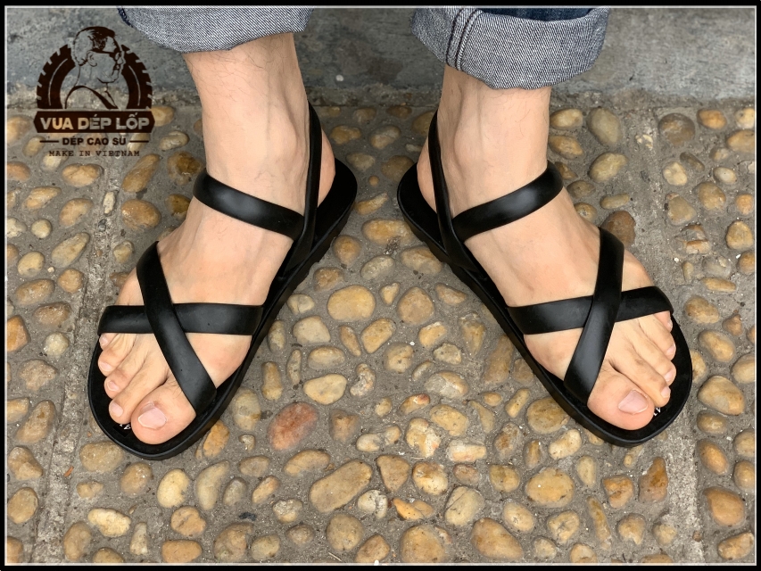 Nam sinh lớp 11 tiêm 2 mũi vaccine phòng COVID-19 trong 10 phút