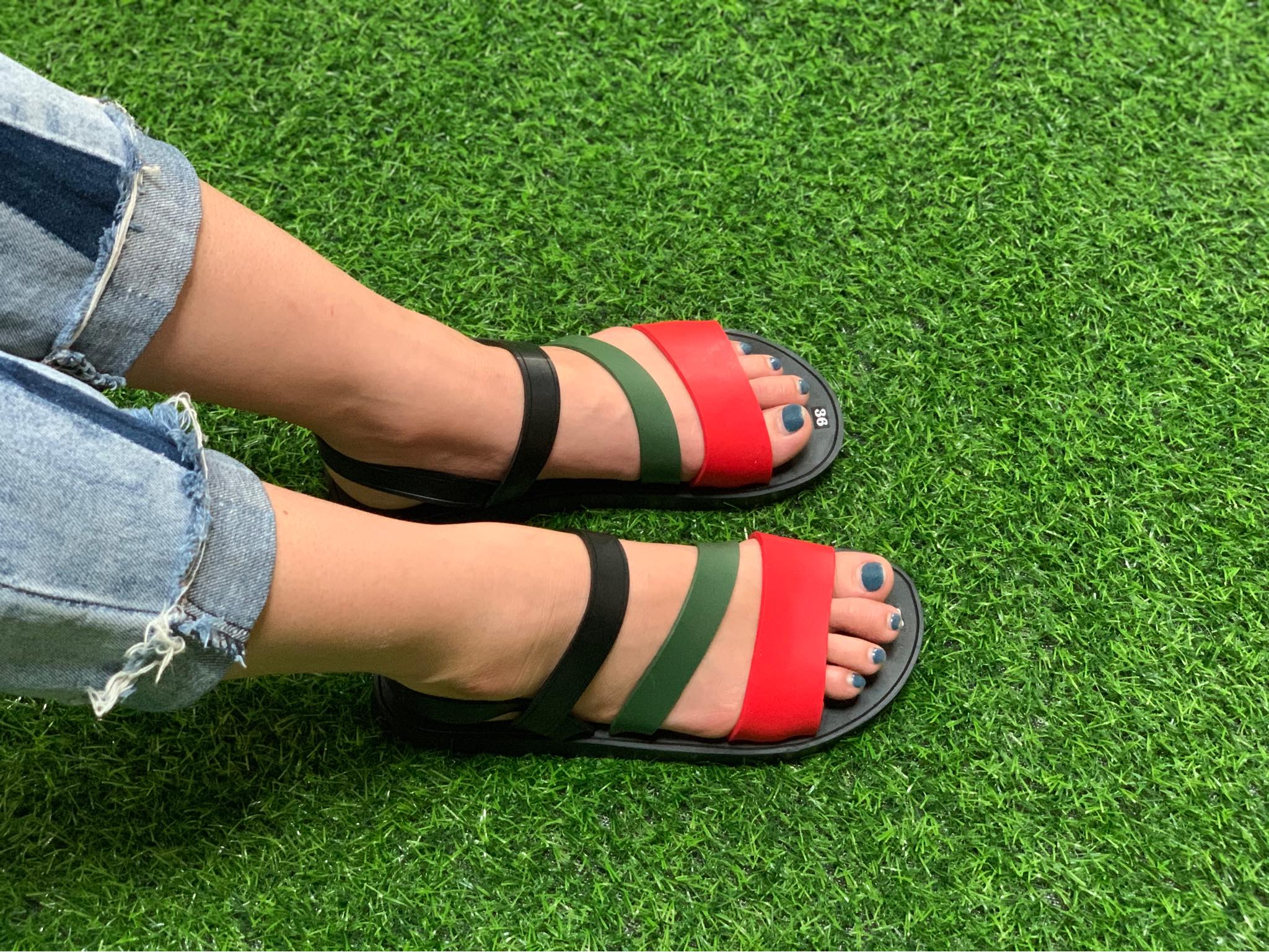 Biến thể Omicron lan rộng ở Anh và Mỹ