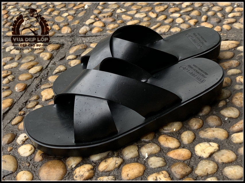 Cận cảnh chiếc xe buýt điện đầu tiên tại Hà Nội sắp đi vào hoạt động Cận cảnh chiếc xe buýt điện đầu tiên tại Hà Nội sắp đi vào hoạt động