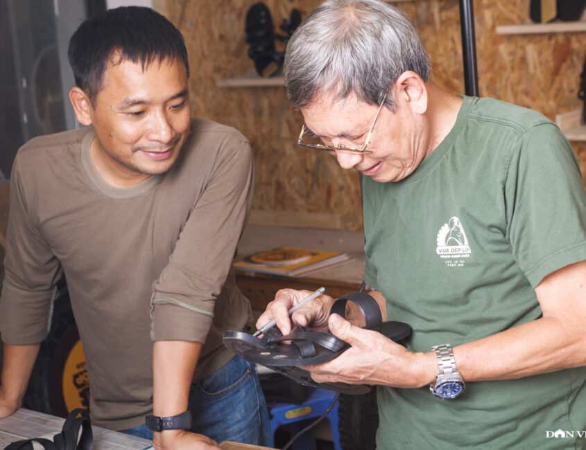 Việt Nam đa sắc: Khôi phục và sáng tạo đôi dép cao su Việt Nam đa sắc: Khôi phục và sáng tạo đôi dép cao su