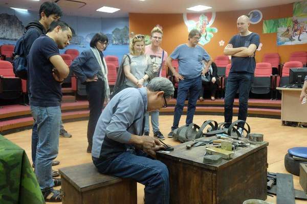 “CƯỜNG PHÒ MÔ - SỨ GIẢ PHỤC HƯNG DÉP LỐP “CƯỜNG PHÒ MÔ - SỨ GIẢ PHỤC HƯNG DÉP LỐP