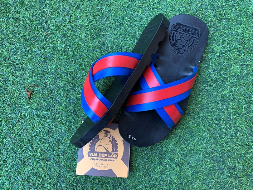 Bài Quốc ca trong trận đấu Việt Nam - Lào bị tắt “vì lí do bản quyền”, người hâm mộ vô cùng bức xúc!