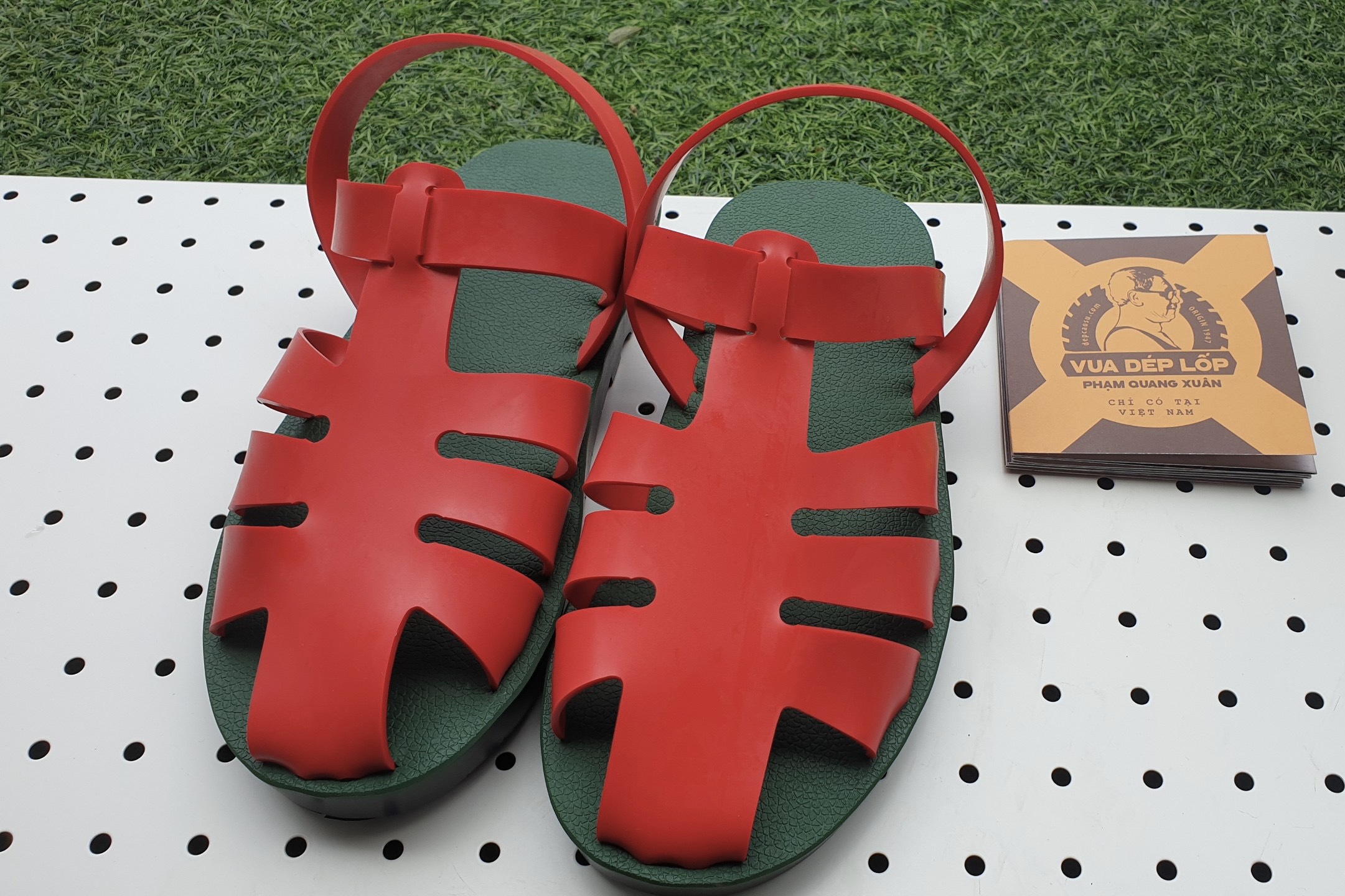 Vụ nữ sinh bị đánh đập, làm nhục ở Thanh Hóa: Tại sao nữ chủ shop Mai Hường không bị tạm giam?