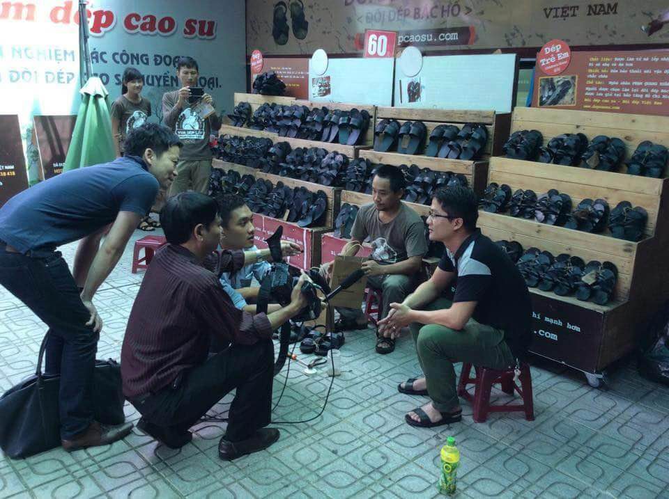 Tản mạn về một thời dép lốp Hà Nội Tản mạn về một thời dép lốp Hà Nội