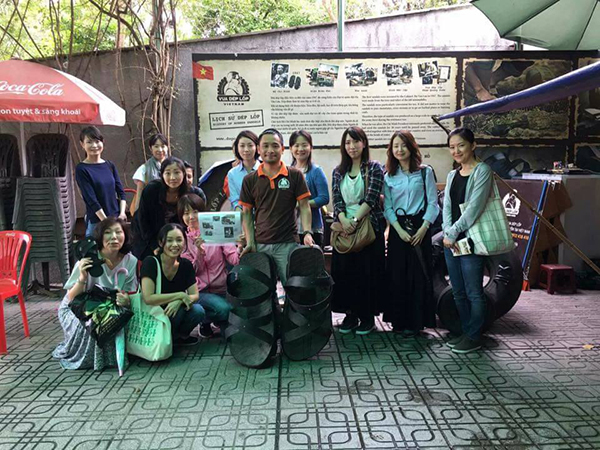 TRÀN NGẬP BÁO TRONG NƯỚC VÀ QUỐC TẾ ĐĂNG TIN VUA DÉP LỐP