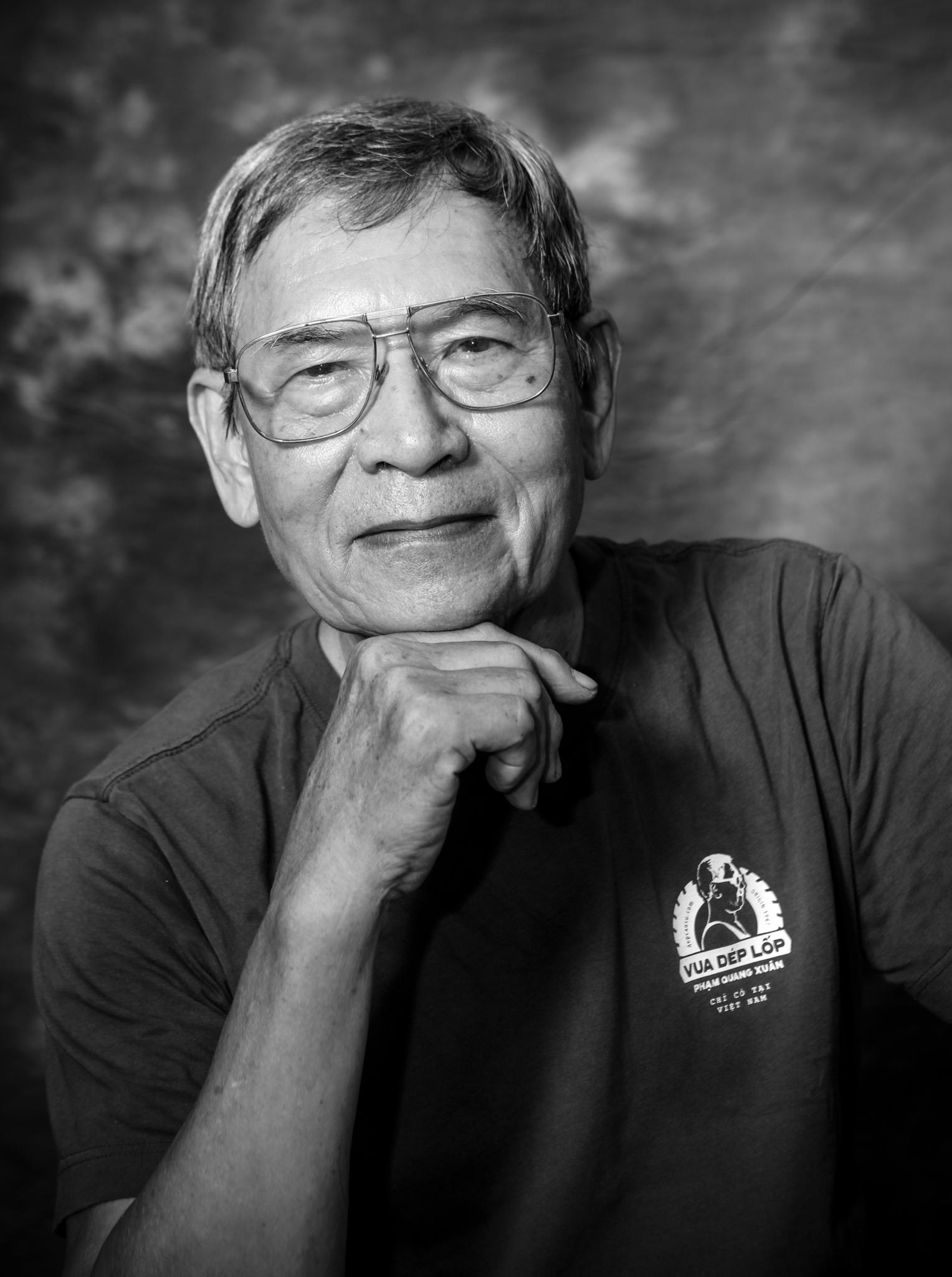 Gặp nghệ nhân duy nhất làm dép Bác Hồ giữa thủ đô Gặp nghệ nhân duy nhất làm dép Bác Hồ giữa thủ đô