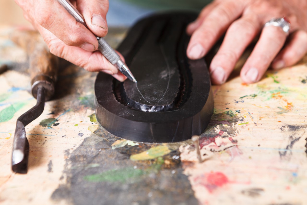 CHUYỆN VỀ NGƯỜI VỰC DẬY ĐÔI DÉP LỐP HUYỀN THOẠI CHUYỆN VỀ NGƯỜI VỰC DẬY ĐÔI DÉP LỐP HUYỀN THOẠI