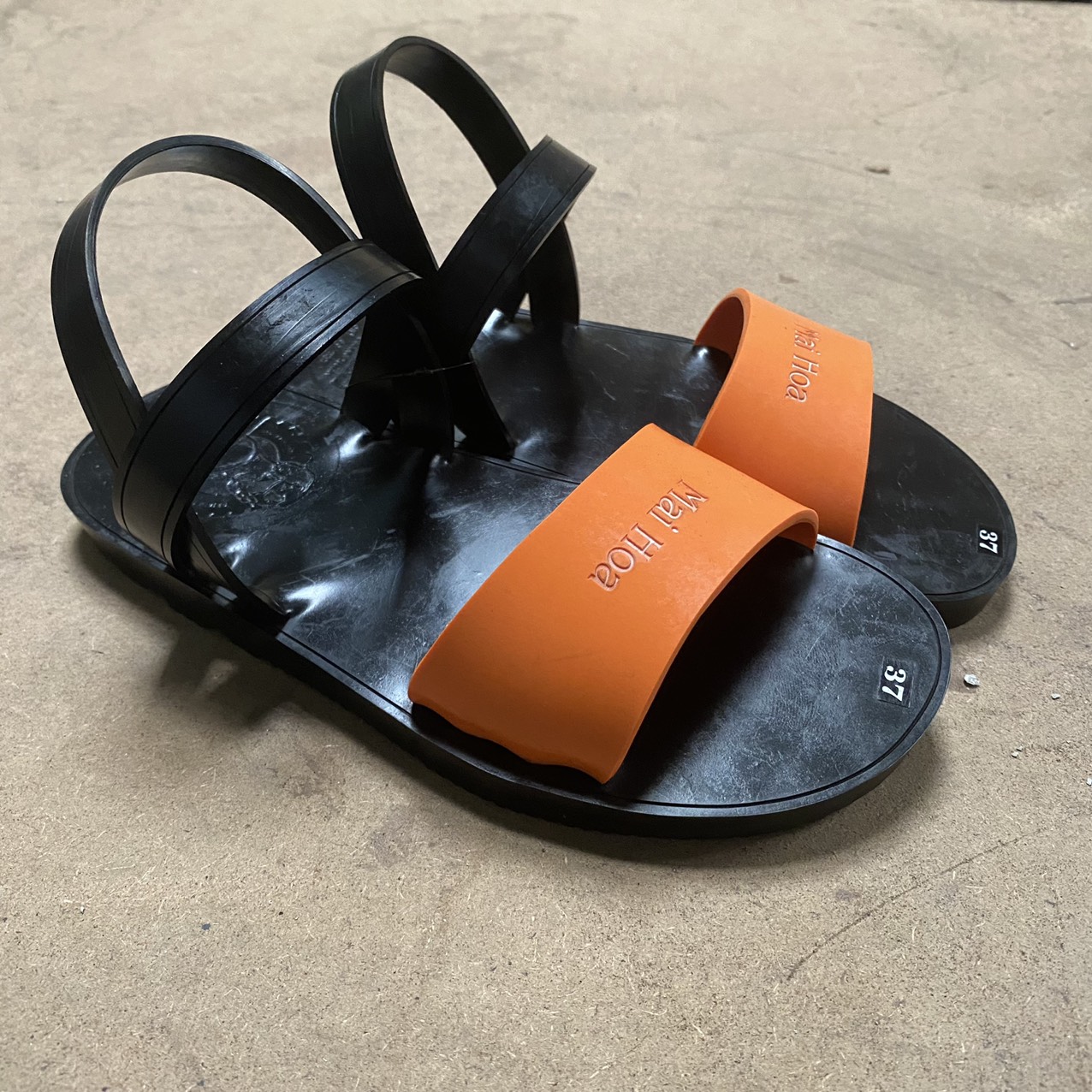 Chọc nhầm 'cậu cả' Vương Tư Thông, ứng dụng giao đồ ăn lớn nhất Trung Quốc thêm khốn đốn