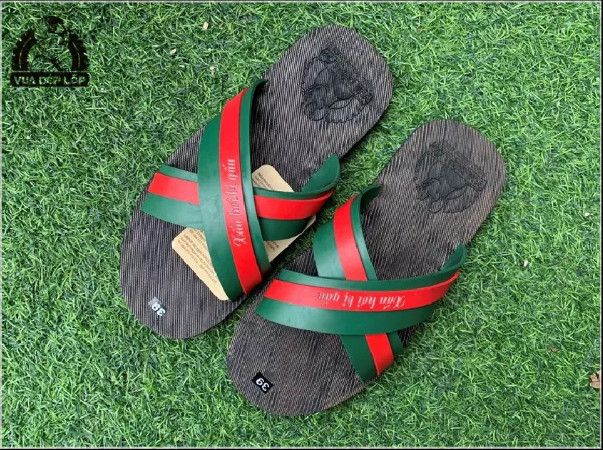 Ảnh, clip: Mưa lớn khiến nước ngập vào nhà dân ở Hà Nội, nhiều đồ đạc trong nhà hư hỏng nặng