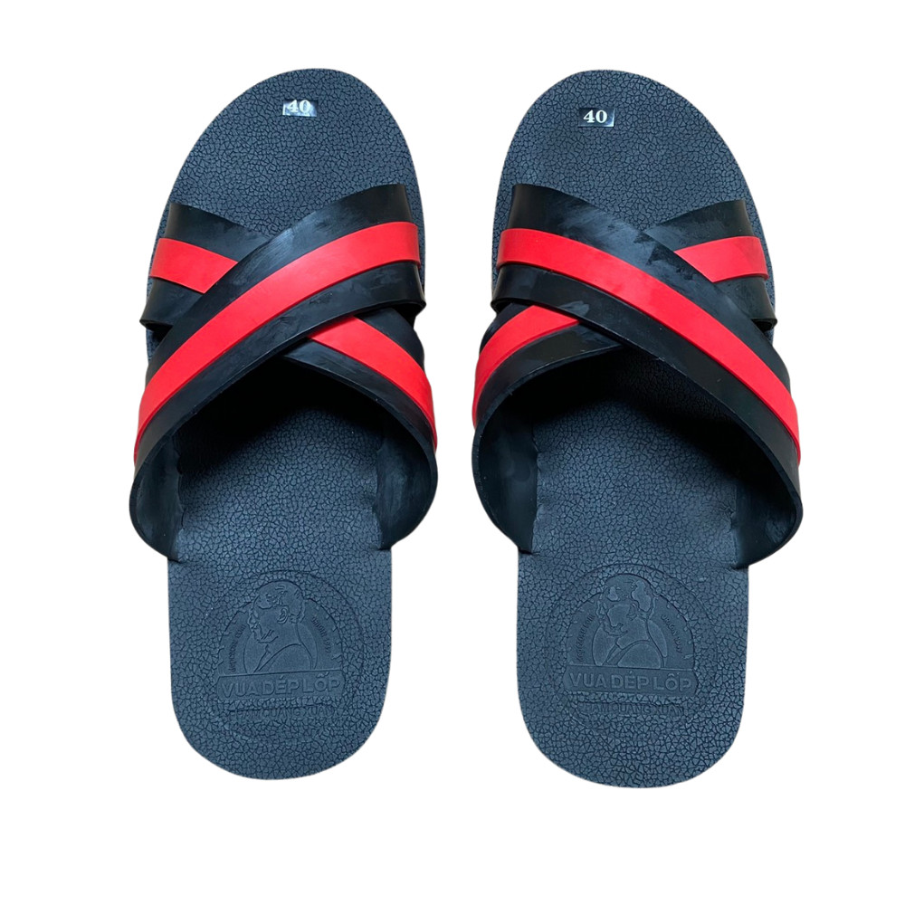 Vợ chồng chủ shop quần áo bạo hành, làm nhục nữ sinh bị khởi tố