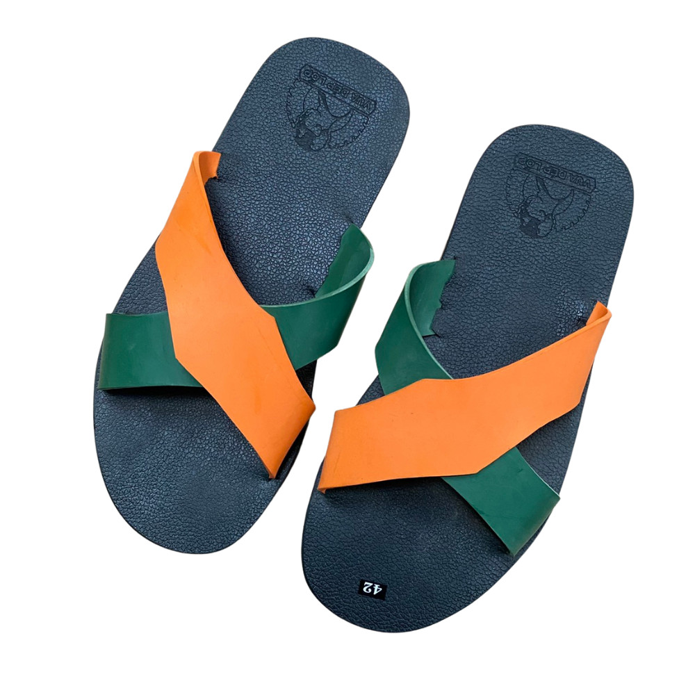 Xôn xao hình ảnh chủ shop làm nhục nữ sinh ở Thanh Hóa 