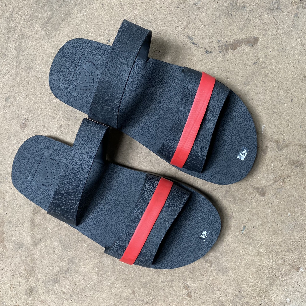 Bầu show tại Mỹ nộp đơn ly hôn Đàm Vĩnh Hưng sau 17 năm vợ chồng trên giấy tờ?